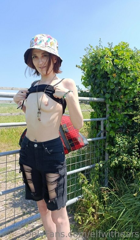 elfwithears 裸のポルノスター 写真