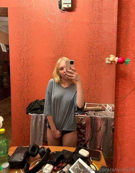 anyuta18 セクシーなポルノスター 写真