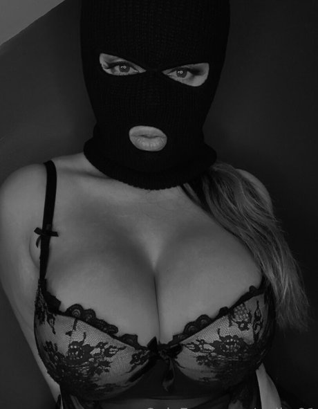 チンコを持つ女たち OnlyFans 無料セックス 写真