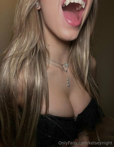 18歳のOnlyFans ヌード 写真