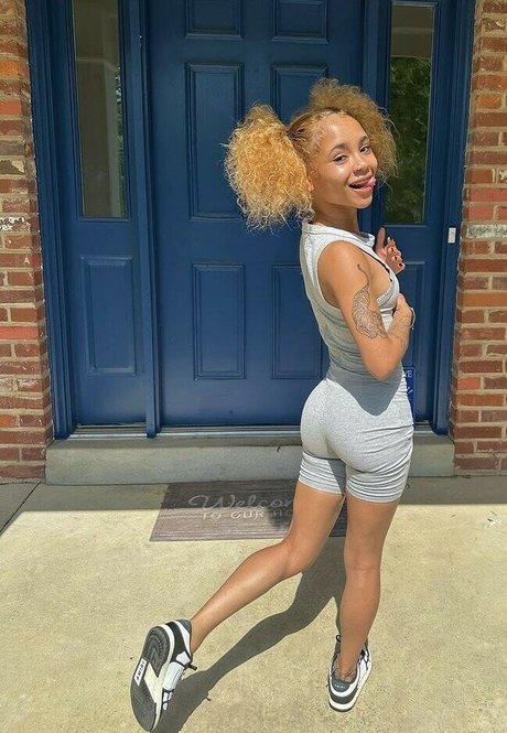 アジアンシャワー OnlyFans 可愛い 画像