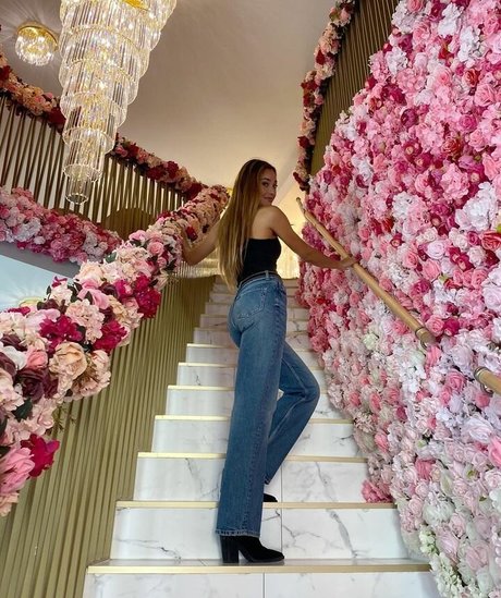 巨根ゲイOnlyFans セクシーヌード 写真