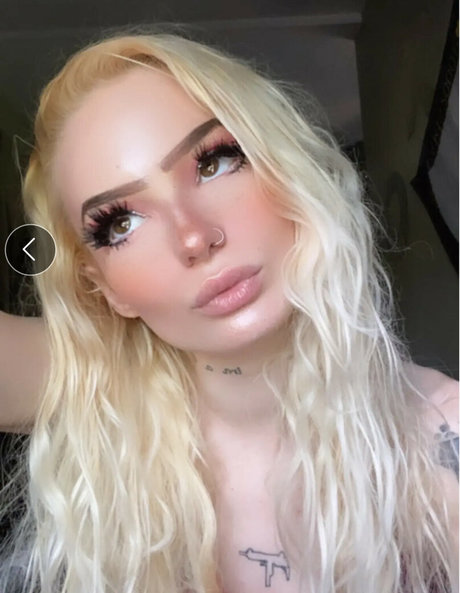 Jeneveve Brown スター ヌード 画像