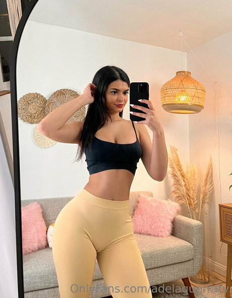 adelaguerratv 可愛いモデル 写真