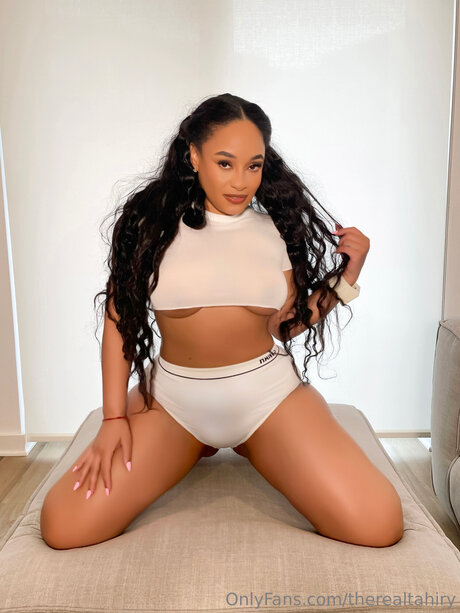 therealtahiry アートモデル 画像