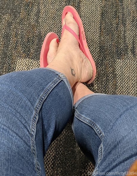 flirtyf33t94 女優 写真