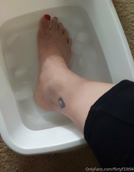 flirtyf33t94 ポルノスター 写真