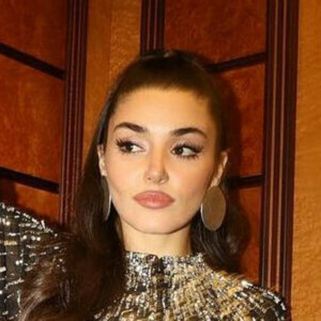 Hande Ercel 完璧なスター 写真