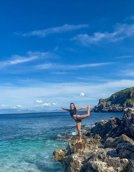 lauragetshigh profile image