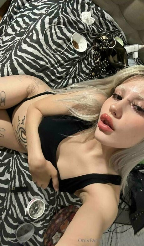 ランジェリーベイビーOnlyFans 無料裸 画像