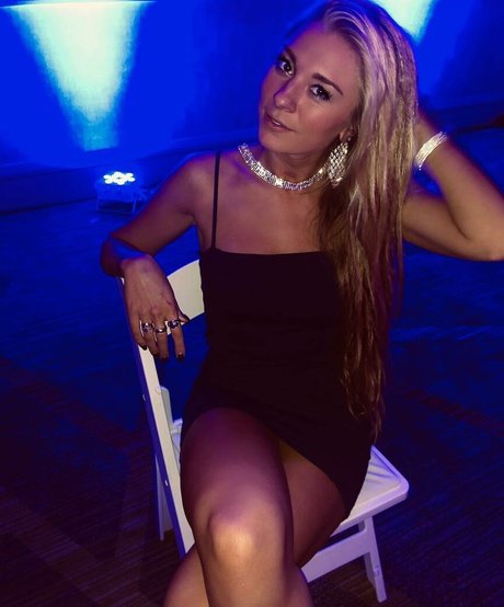 Julia Cole xxxモデル 写真