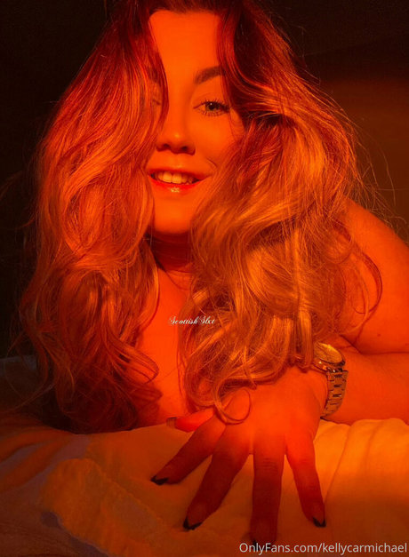 kellycarmichael 裸のスター 画像