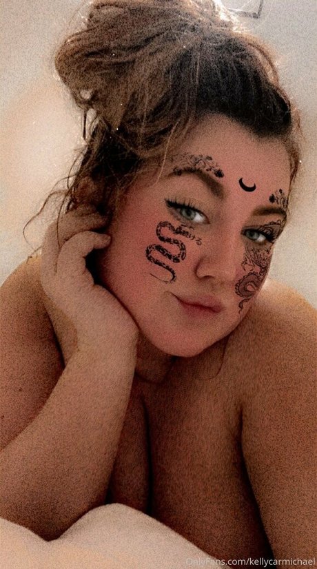 kellycarmichael トップモデル 画像