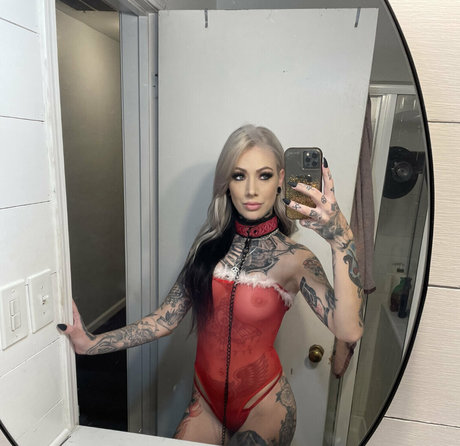 小柄なブロンドの熟女OnlyFans ホットセックス 写真