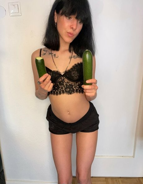 allyalden アート女優 写真