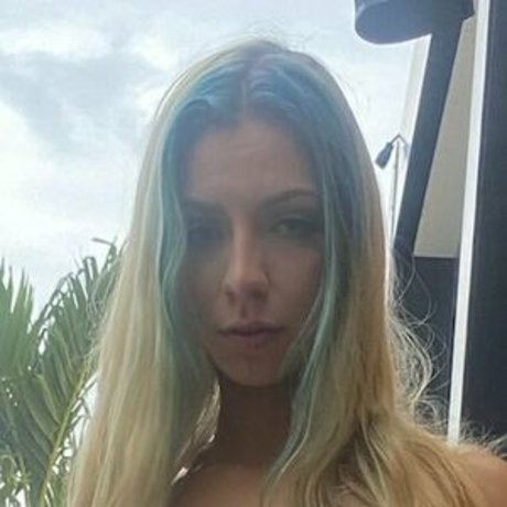 チンコを持つ女たち OnlyFans ベスト 写真