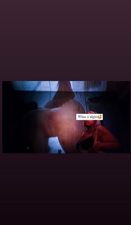 トゥワークオンリーファン セクシーヌード 写真