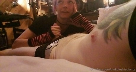 pinkplushieplants セックススター アーカイブ