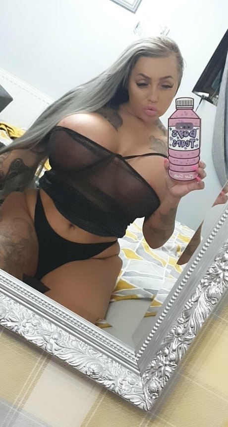 bigbustyblondeuk HDモデル 画像