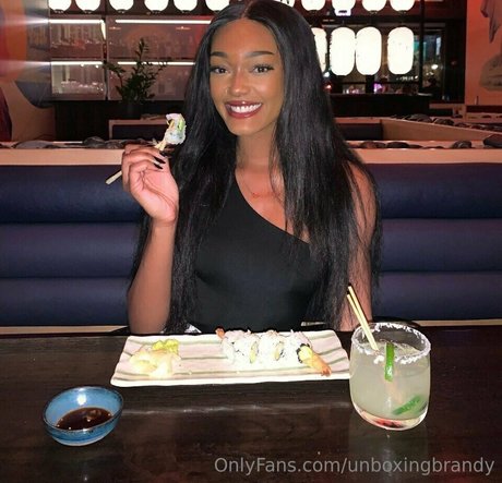 unboxingbrandy 完璧なモデル 写真