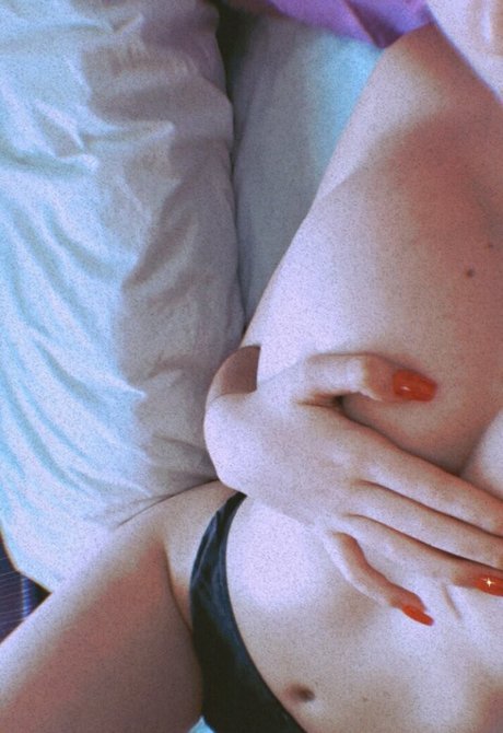 alohaa dianaa ヌードのポルノスター 写真