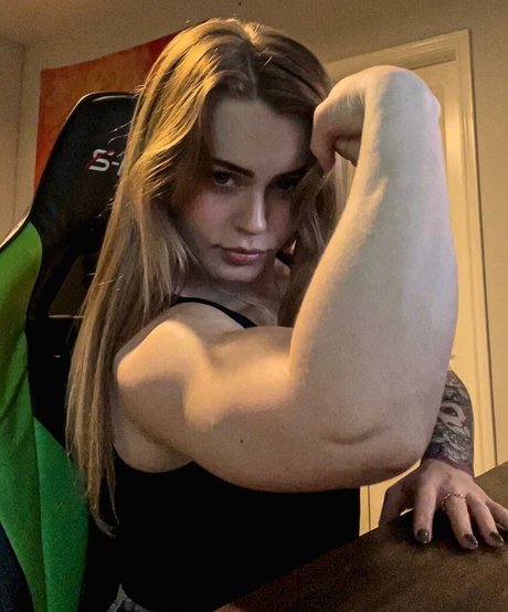 Ayshia Schisel トップ女優 画像