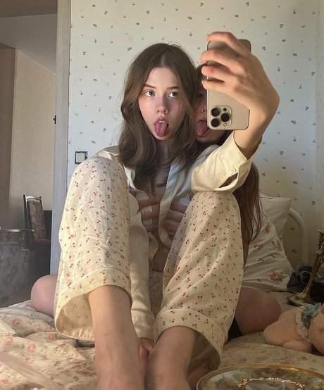 フェムボーイランジェリーOnlyFans 美しいポルノ 写真