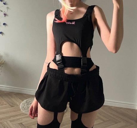 巨乳 射精 OnlyFans 無料セクシー 画像