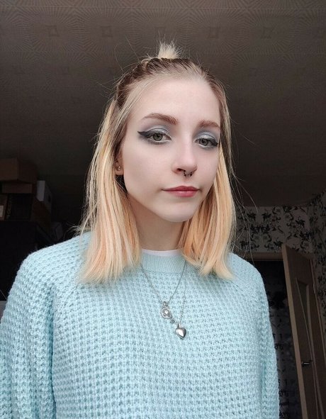 Mia Synaeva 裸のポルノスター ギャラリー