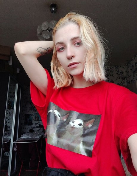 Mia Synaeva ヌードモデル ギャラリー