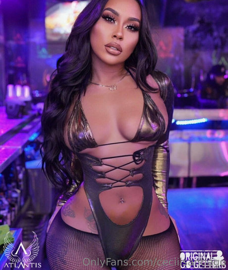 ceciiisantiago アダルトスター 写真