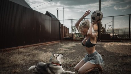 Wolffix 裸のポルノスター ギャラリー