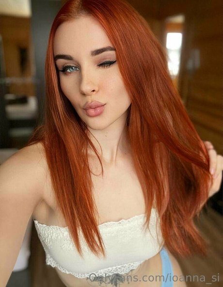 ioanna si ポルノスター ヌード 写真