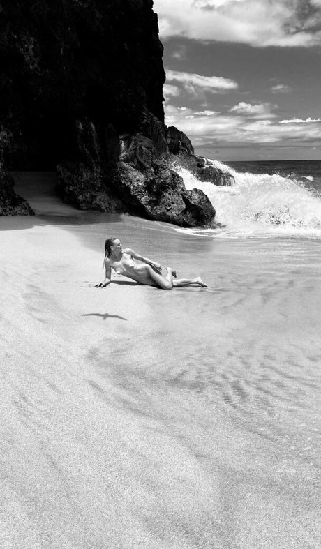 セクシーなブロンドのOnlyFans ポルノ 写真