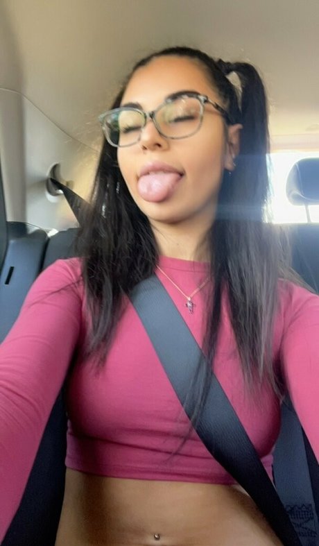 公共の場での猫のOnlyFans アートヌード 写真