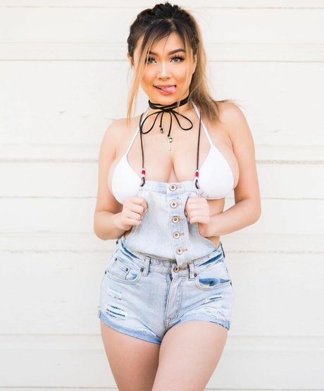 Rey Trajano エロティック女優 写真