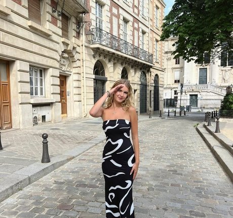 Maddie Gilmore エロティックモデル 画像