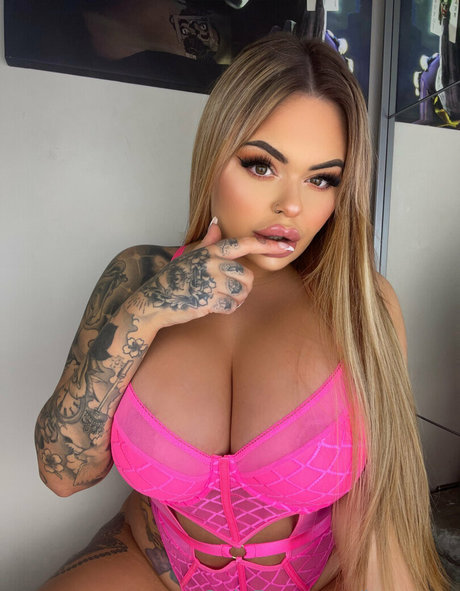 デカ尻ジーンズ OnlyFans 裸 画像