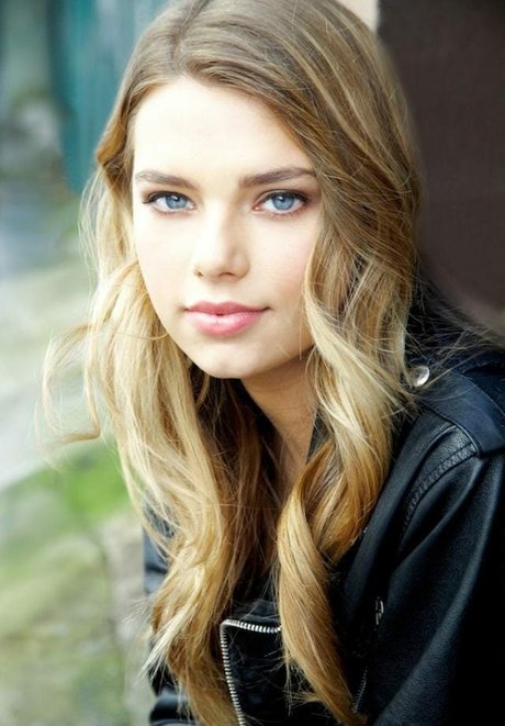 Indiana Evans ポルノスター セックス アーカイブ