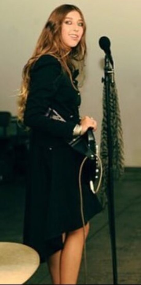 Melody Cristea 美しいスター 画像