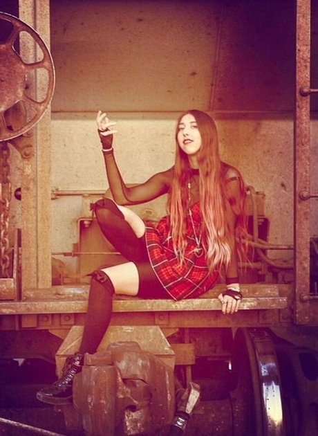 Melody Cristea HDモデル アーカイブ