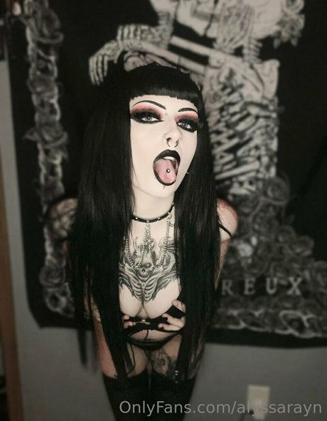 ティーングラスオンリーファン ヌード 写真