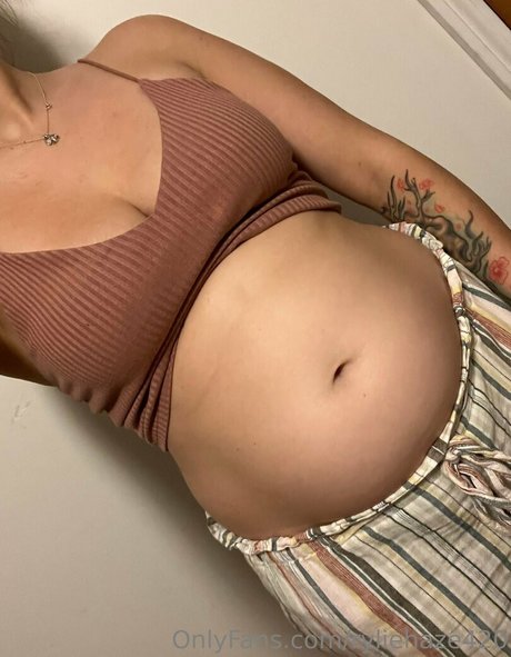 ryliehazefeedee アダルトモデル 写真