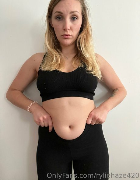 ryliehazefeedee アートモデル ギャラリー