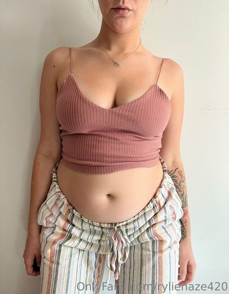 ryliehazefeedee かわいいスター 写真