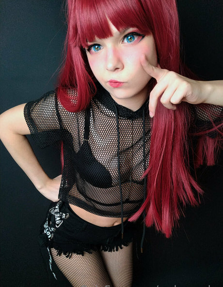 ニューハーフ巨乳OnlyFans 美しいヌード 写真