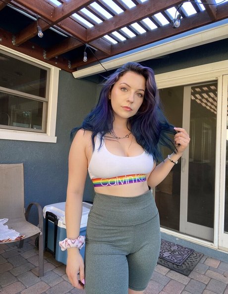 validationneeded 高品質モデル 画像