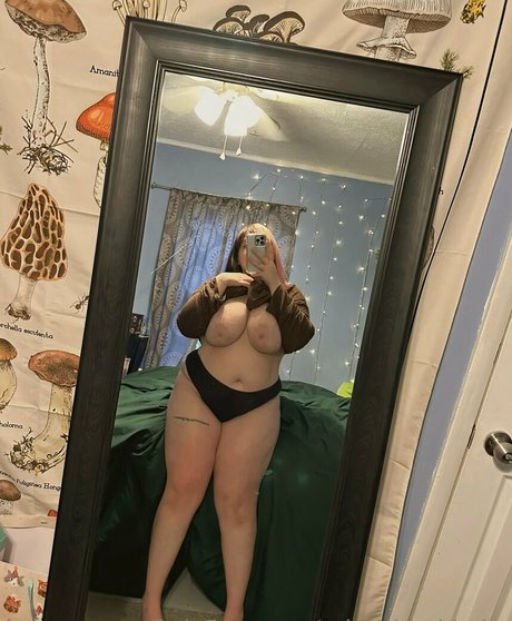 ランジェリーベイビーOnlyFans xxx 画像