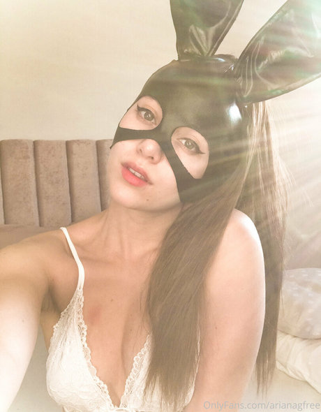 ブルネットの教師OnlyFans 美しい裸 画像