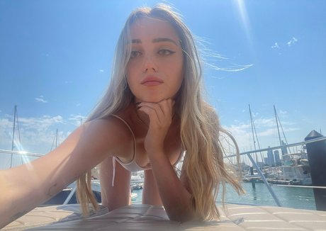 avaajayde 裸のスター ギャラリー